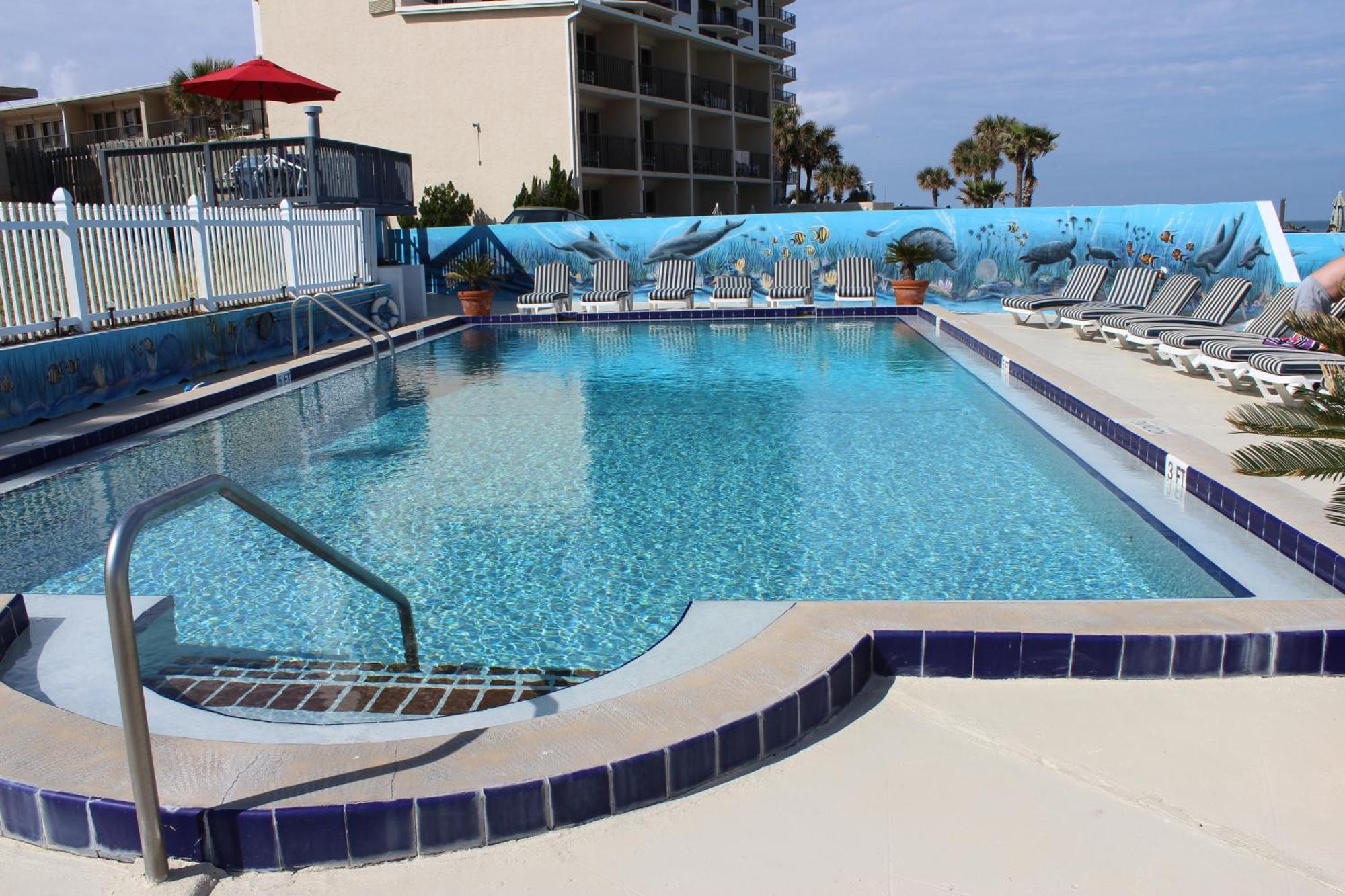 Shoreline Suites & Cabana Cottages - Beachfront Daytona Beach Bagian luar foto