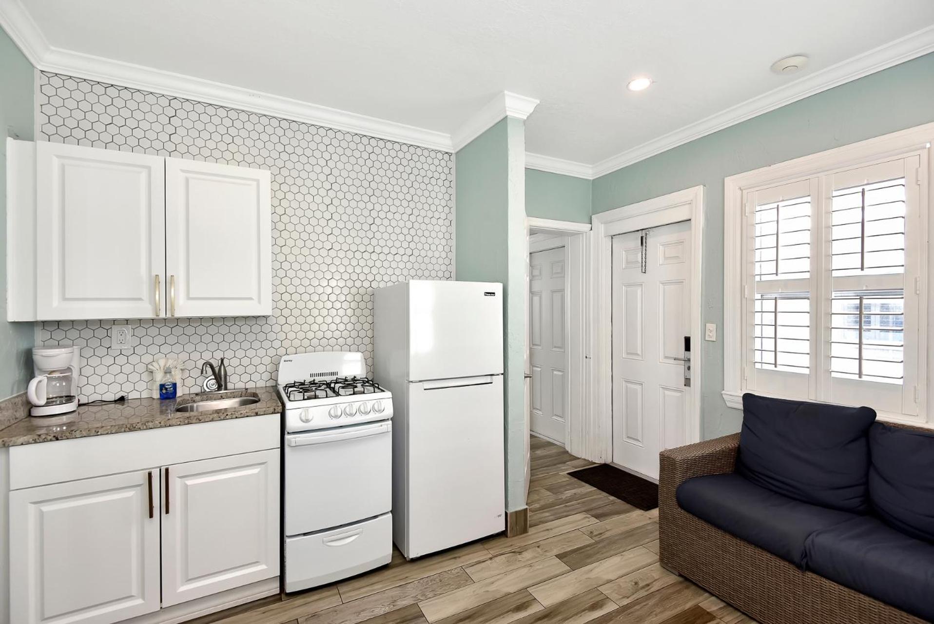 Shoreline Suites & Cabana Cottages - Beachfront Daytona Beach Bagian luar foto