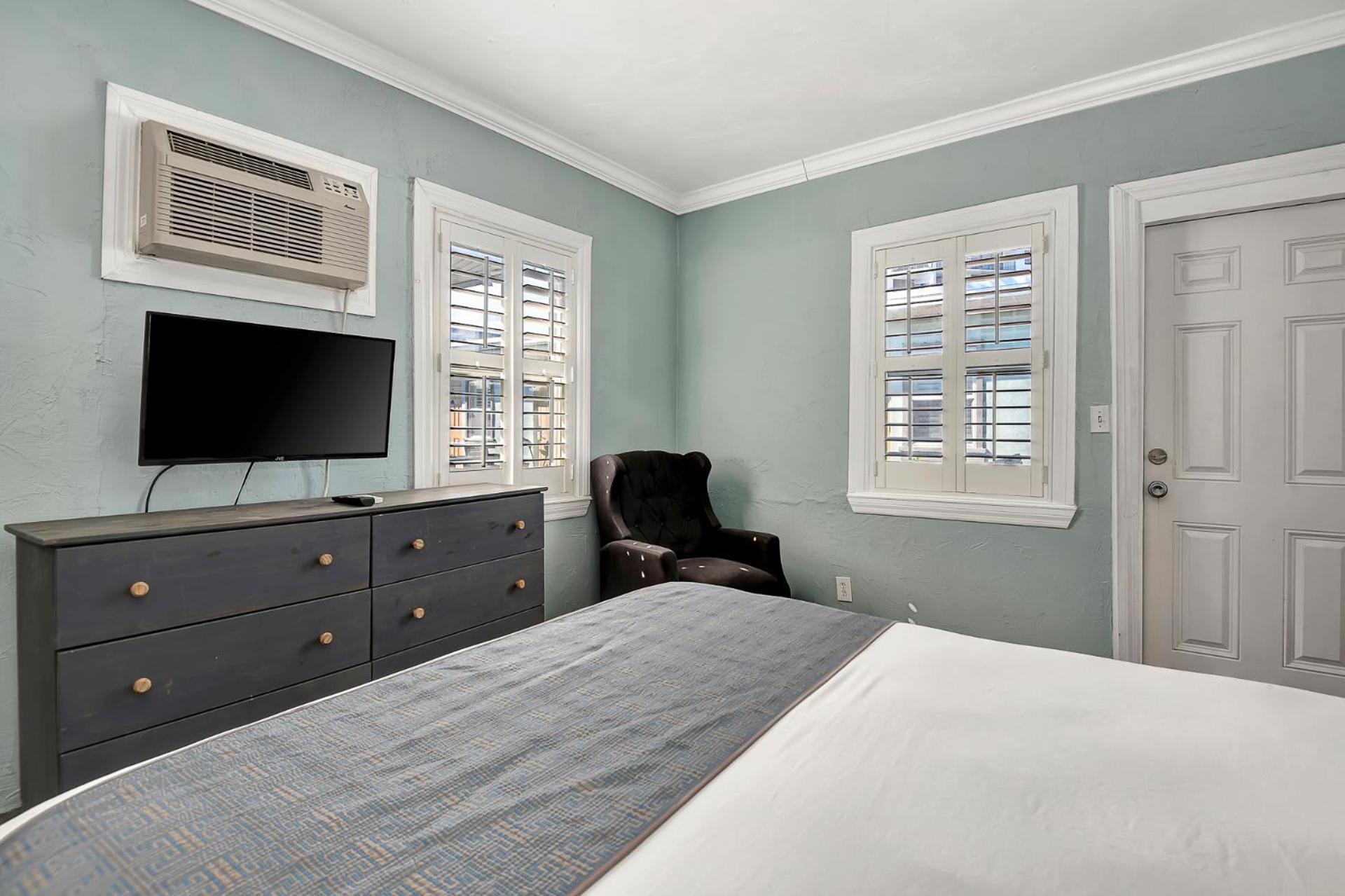 Shoreline Suites & Cabana Cottages - Beachfront Daytona Beach Bagian luar foto