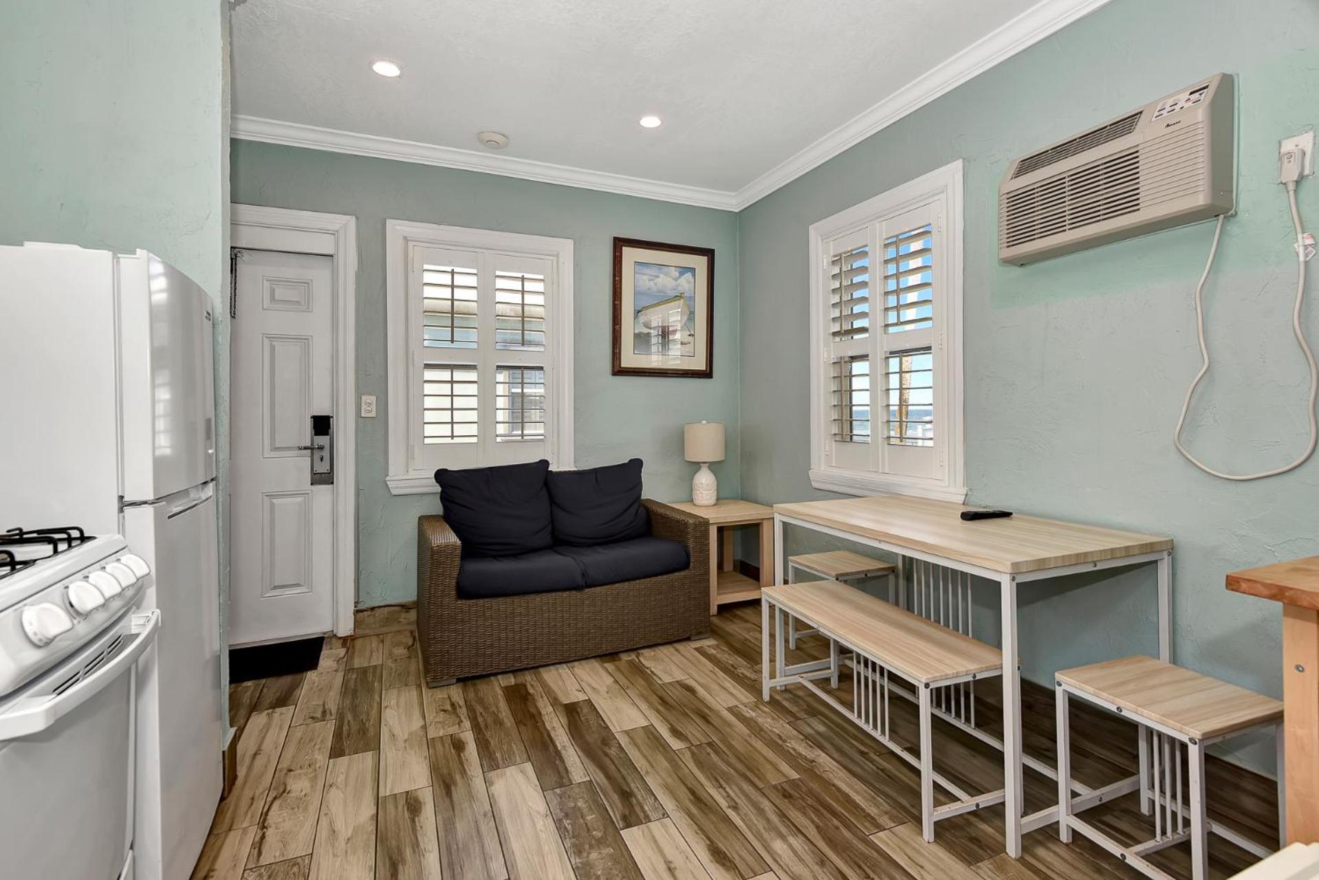 Shoreline Suites & Cabana Cottages - Beachfront Daytona Beach Bagian luar foto