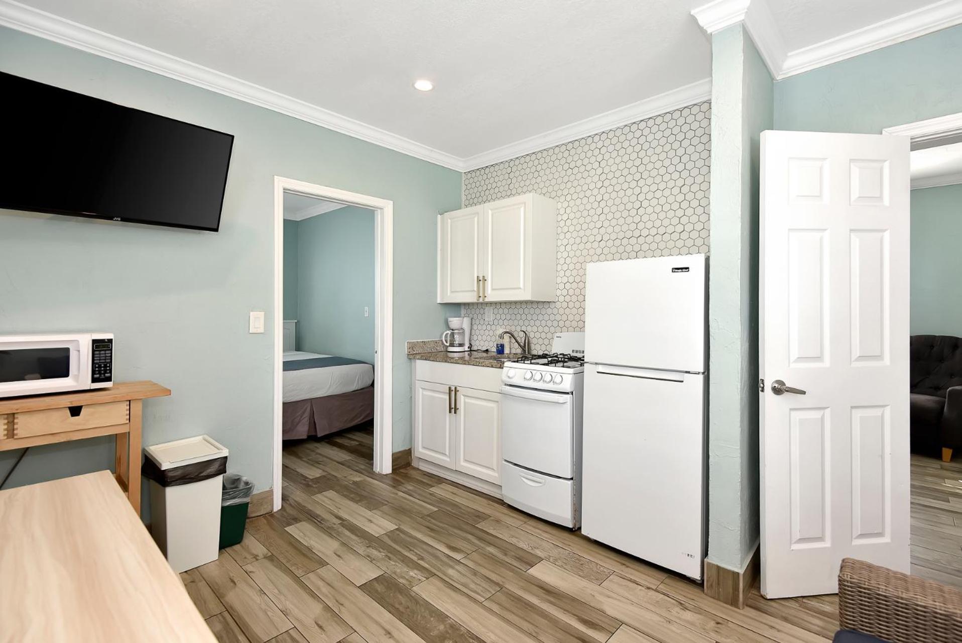 Shoreline Suites & Cabana Cottages - Beachfront Daytona Beach Bagian luar foto