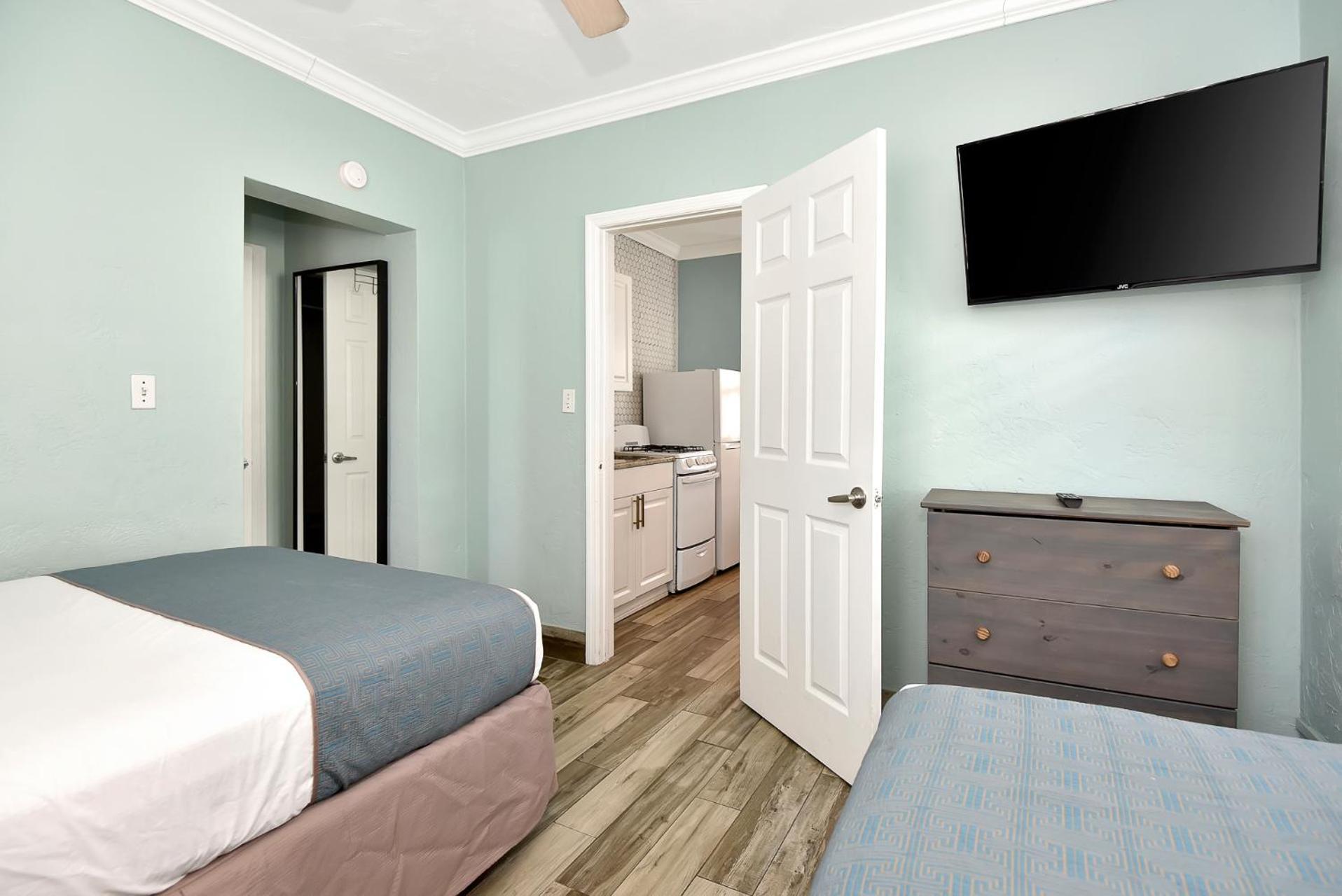 Shoreline Suites & Cabana Cottages - Beachfront Daytona Beach Bagian luar foto