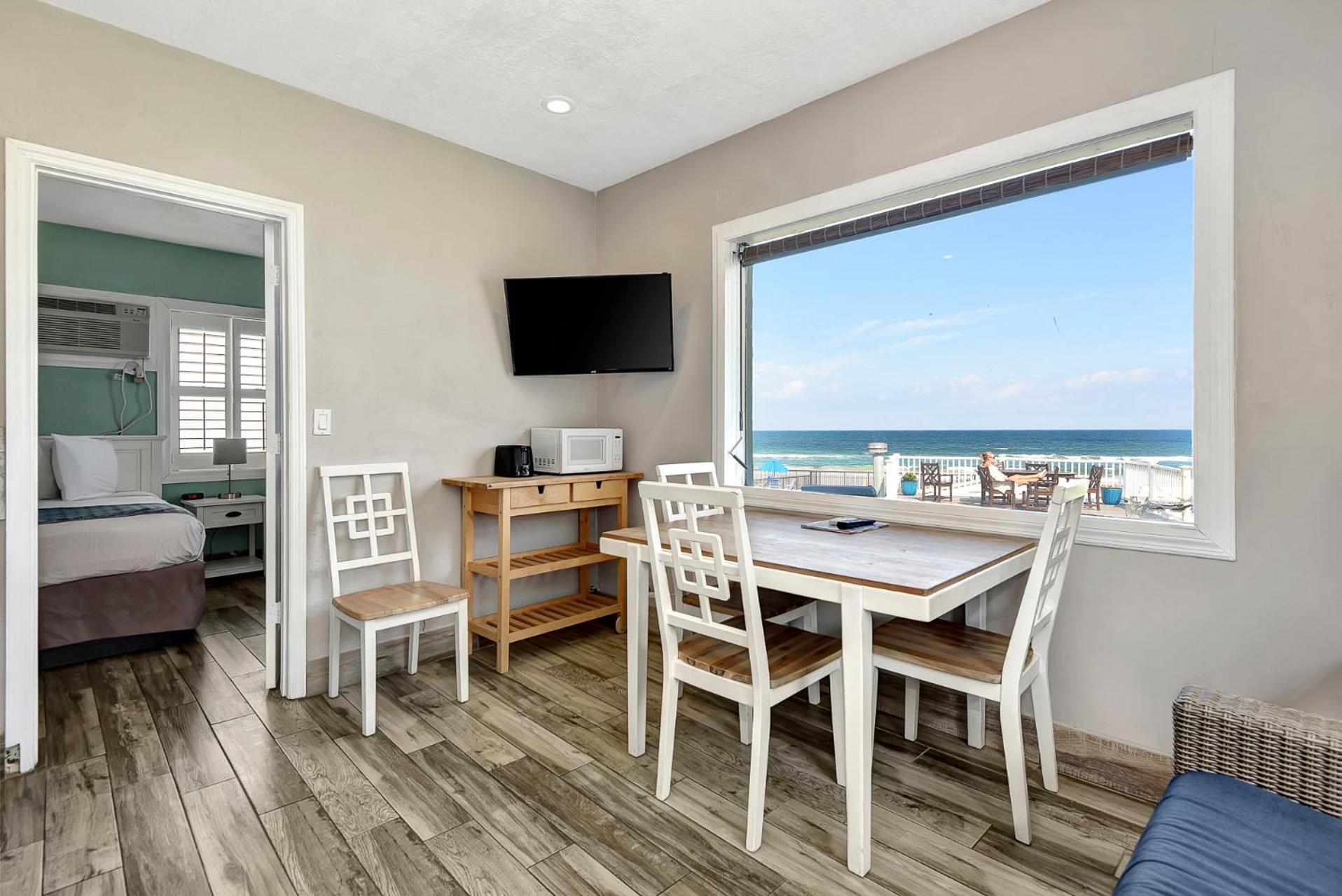 Shoreline Suites & Cabana Cottages - Beachfront Daytona Beach Bagian luar foto