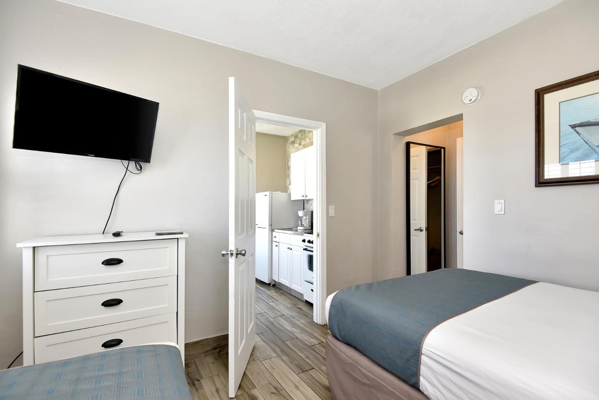 Shoreline Suites & Cabana Cottages - Beachfront Daytona Beach Bagian luar foto