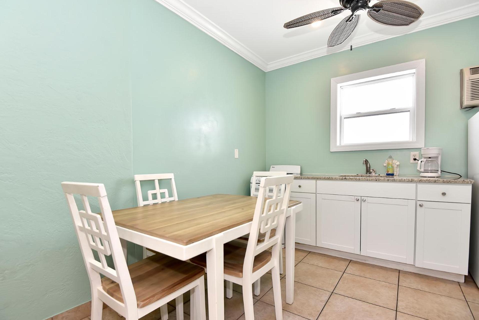 Shoreline Suites & Cabana Cottages - Beachfront Daytona Beach Bagian luar foto